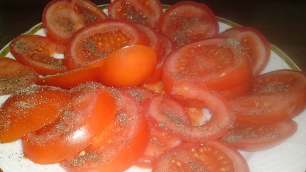 Prekladané zemiaky s cuketou, paradajkami a kyslou smotanou (fotorecept) - obrázok 6