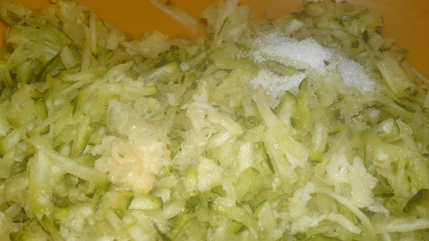 Vyprážané cuketovo-syrové guľôčky so sezamom (fotorecept) - obrázok 3