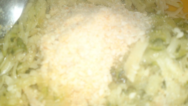 Vyprážané cuketovo-syrové guľôčky so sezamom (fotorecept) - obrázok 6