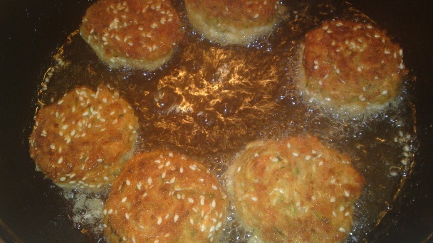 Vyprážané cuketovo-syrové guľôčky so sezamom (fotorecept) - obrázok 10