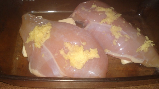 Pečené kuracie prsia na masle, údenej slanine, zázvore, citróne a mede (fotorecept) - obrázok 7