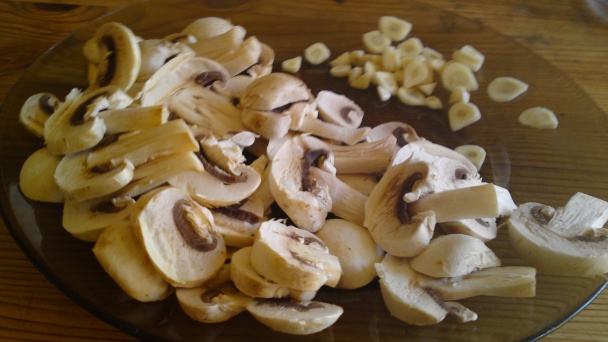 Odrezky z hovädzieho mäsa na hrášku a šampiňónoch (fotorecept) - obrázok 2