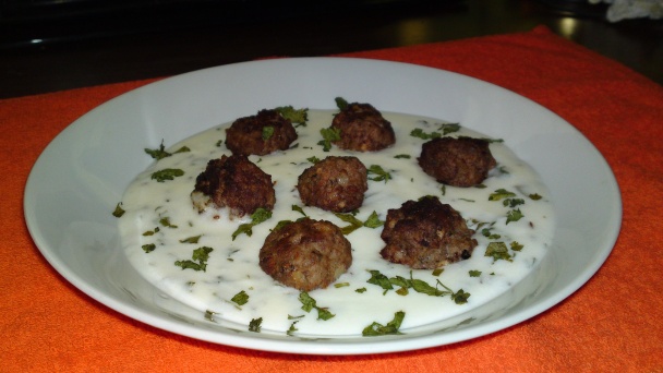 Libanonské guľôčky z hovädzieho mäsa s jogurtovou omáčkou (fotorecept) - obrázok 14