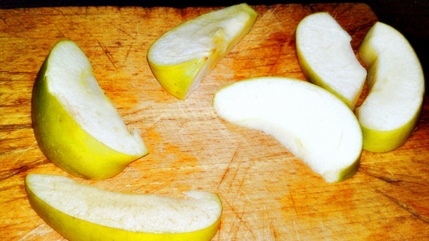 Teľacie líčka pomaly pečené na Chardonnay s jablkom, portobello a zeleninou (fotorecept) - obrázok 4