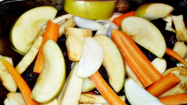 Teľacie líčka pomaly pečené na Chardonnay s jablkom, portobello a zeleninou (fotorecept) - obrázok 7