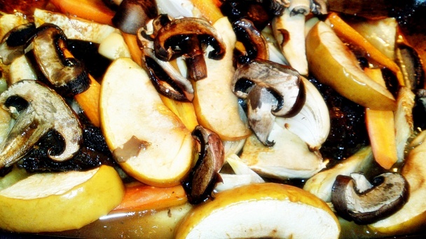 Teľacie líčka pomaly pečené na Chardonnay s jablkom, portobello a zeleninou (fotorecept) - obrázok 9