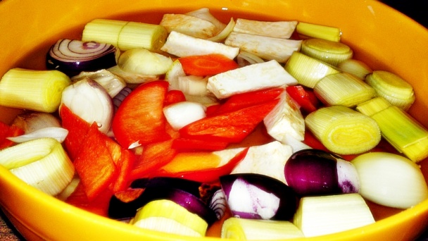 Krkovička pečená na zelenine a na Kláštornom bielom víne cuvée (fotorecept) - obrázok 11