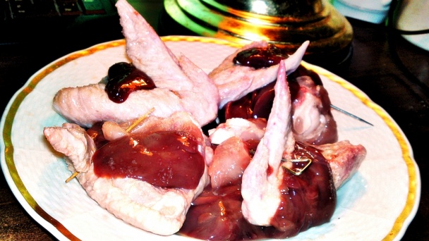 Vyprážané kuracie krídelká plnené kuracou pečeňou (fotorecept) - obrázok 4