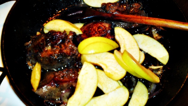 Morčacia pečeň na šalvii, jablkách a Cabernet Sauvignon (fotorecept) - obrázok 10