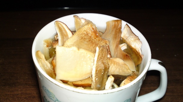 Zapekané prekladané zemiaky s dubákmi a Pick klobásou (fotorecept) - obrázok 2