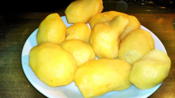 Zapekané prekladané zemiaky s dubákmi a Pick klobásou (fotorecept) - obrázok 6