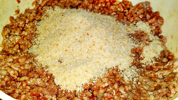 Pikantné fašírky v kabátiku z údenej slaniny (fotorecept) - obrázok 7