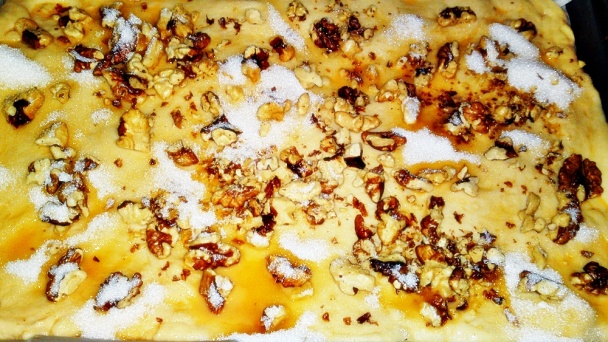 Kysnutý koláč s orechami (fotorecept) - obrázok 12