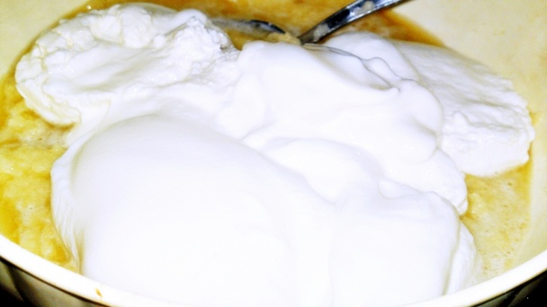 Prósza-slaný zemiakový koláč s kyslou smotanou (fotorecept) - obrázok 2