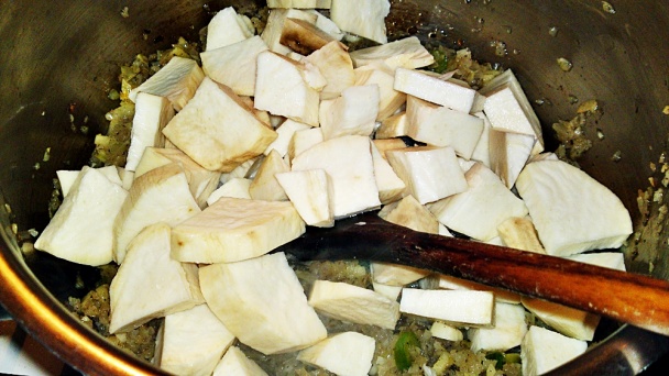 Pikantná polievka zo svetlých batátov s hubami (fotorecept) - obrázok 8