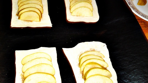 Jablkový koláč z lístkového cesta s karamelom (fotorecept) - obrázok 8