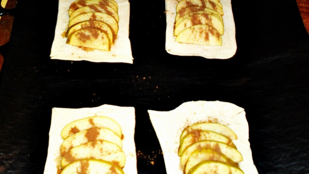 Jablkový koláč z lístkového cesta s karamelom (fotorecept) - obrázok 9