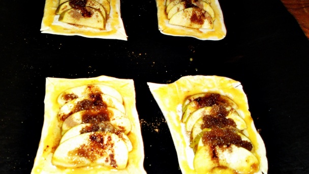 Jablkový koláč z lístkového cesta s karamelom (fotorecept) - obrázok 10