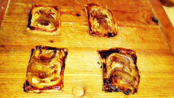 Jablkový koláč z lístkového cesta s karamelom (fotorecept) - obrázok 11