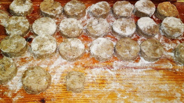 Chladničkové kysnuté cibuľové lístkové pagáče (fotorecept) - obrázok 15