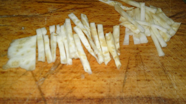 Šalát z jablka, zeleru, syra a orechov na môj spôsob (fotorecept) - obrázok 1