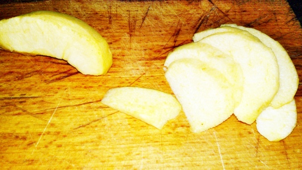 Šalát z jablka, zeleru, syra a orechov na môj spôsob (fotorecept) - obrázok 3