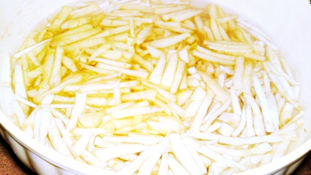 Šalát z jablka, zeleru, syra a orechov na môj spôsob (fotorecept) - obrázok 5