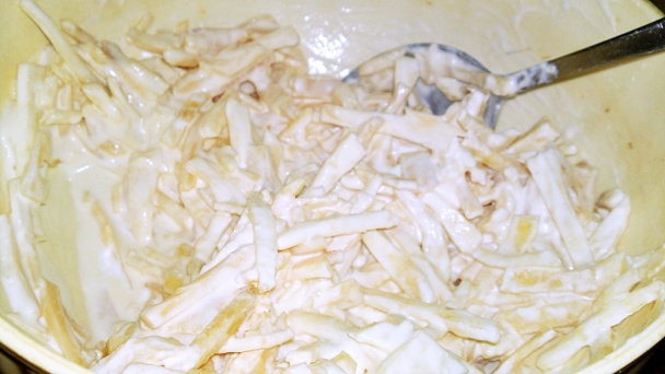 Šalát z jablka, zeleru, syra a orechov na môj spôsob (fotorecept) - obrázok 11