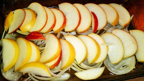 Kuracie prsia pečené na jablkách a na cibuli (fotorecept) - obrázok 6