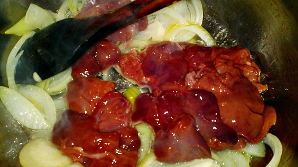 Závitky z kuracích pŕs plnené domácou paštétou z kuracej pečene (fotorecept) - obrázok 3