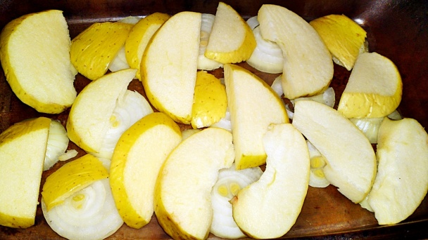 Vrkoče z kuracích pŕs so šunkou, s jablkami a cibuľou (fotorecept) - obrázok 7