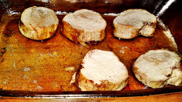 Medailónky z bravčovej panenky vo vínovo-horčicovo-smotanovej omáčke (fotorecept) - obrázok 5