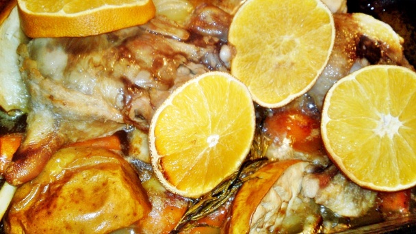 Pečené kačacie stehná na pomarančoch, jablkách a zelenine s červenou kapustou na víne (fotorecept) - obrázok 10