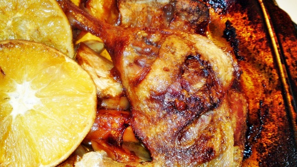 Pečené kačacie stehná na pomarančoch, jablkách a zelenine s červenou kapustou na víne (fotorecept) - obrázok 12