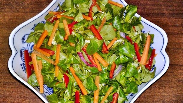 Šalát z valeriánky poľnej s arašidmi (fotorecept) - obrázok 12