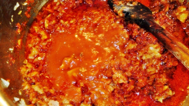 Pikantný perkelt z kuracích žalúdkov s údenou paprikou (fotorecept) - obrázok 7
