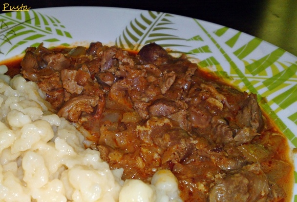 Pikantný perkelt z kuracích žalúdkov s údenou paprikou (fotorecept) - obrázok 15