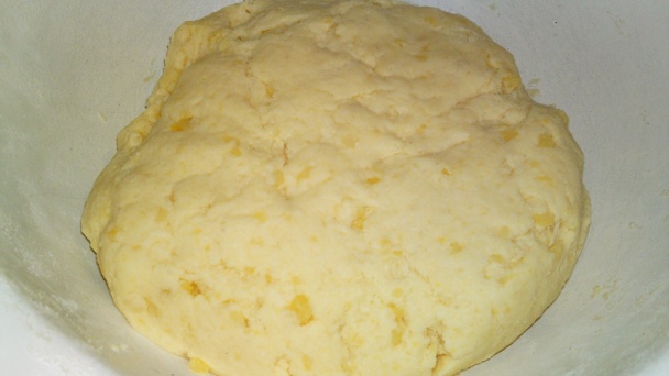 Slaný zemiakový koláč plnený cibuľou (fotorecept) - obrázok 5