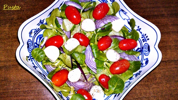 Šalát z valeriánky s mozarellou, cherry paradajkami a cibuľou (fotorecept) - obrázok 10