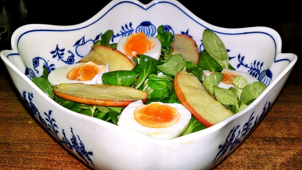 Šalát z valeriánky, jablka, vajec a prosciutto crudo (fotorecept) - obrázok 7