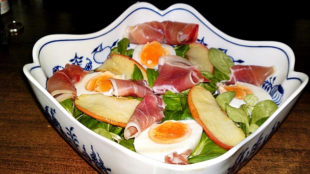 Šalát z valeriánky, jablka, vajec a prosciutto crudo (fotorecept) - obrázok 8