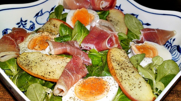 Šalát z valeriánky, jablka, vajec a prosciutto crudo (fotorecept) - obrázok 9
