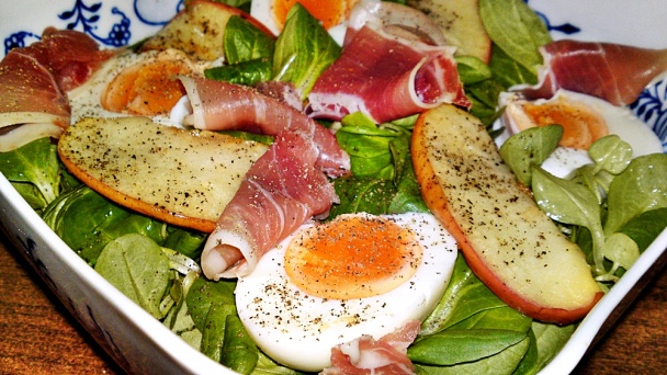 Šalát z valeriánky, jablka, vajec a prosciutto crudo (fotorecept) - obrázok 10