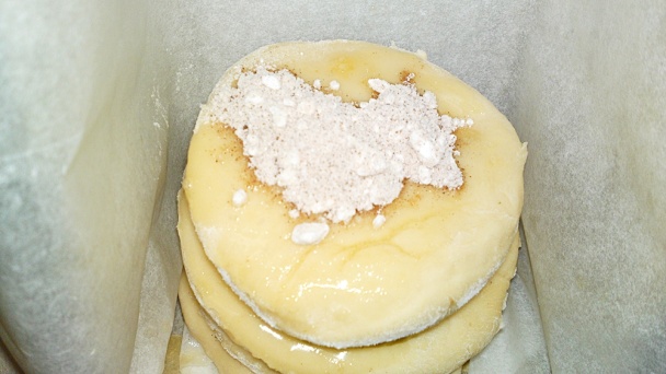 Jablkový prsteňový kysnutý koláč (fotorecept) - obrázok 7