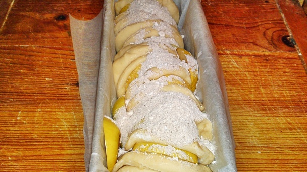 Jablkový prsteňový kysnutý koláč (fotorecept) - obrázok 9