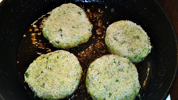 Brokolicové fašírky s tekvicovými semienkami a sezamom (fotorecept) - obrázok 9