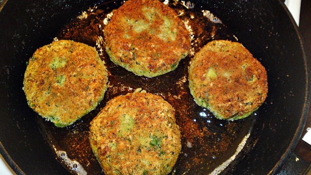 Brokolicové fašírky s tekvicovými semienkami a sezamom (fotorecept) - obrázok 10