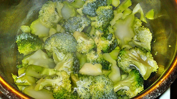 Veľkonočná brokolicová omáčka s volským okom (fotorecept) - obrázok 2