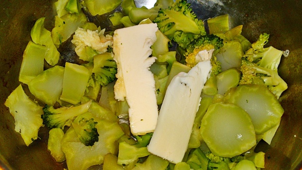 Veľkonočná brokolicová omáčka s volským okom (fotorecept) - obrázok 4