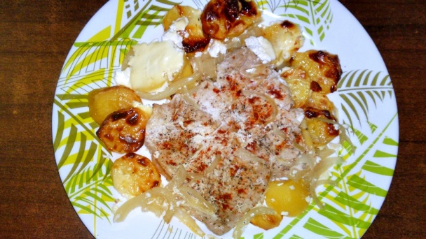 Zapekané bravčové rezne v zemiakoch s kyslou smotanou (fotorecept) - obrázok 11